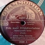 Fritz macht Blitzlichtaufnahme
