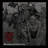 W dusznym mroku celebracja