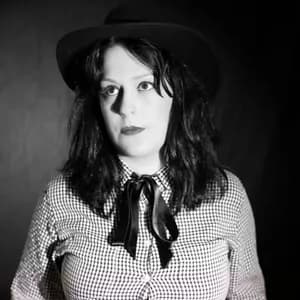 Louise Distras avatar