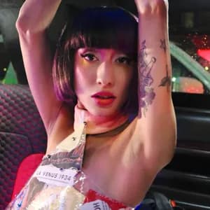 Isabella Lovestory avatar