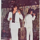 Um Estranho Na Multidão