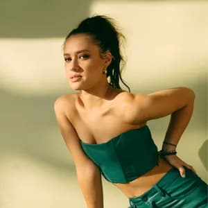Elle Hollis avatar
